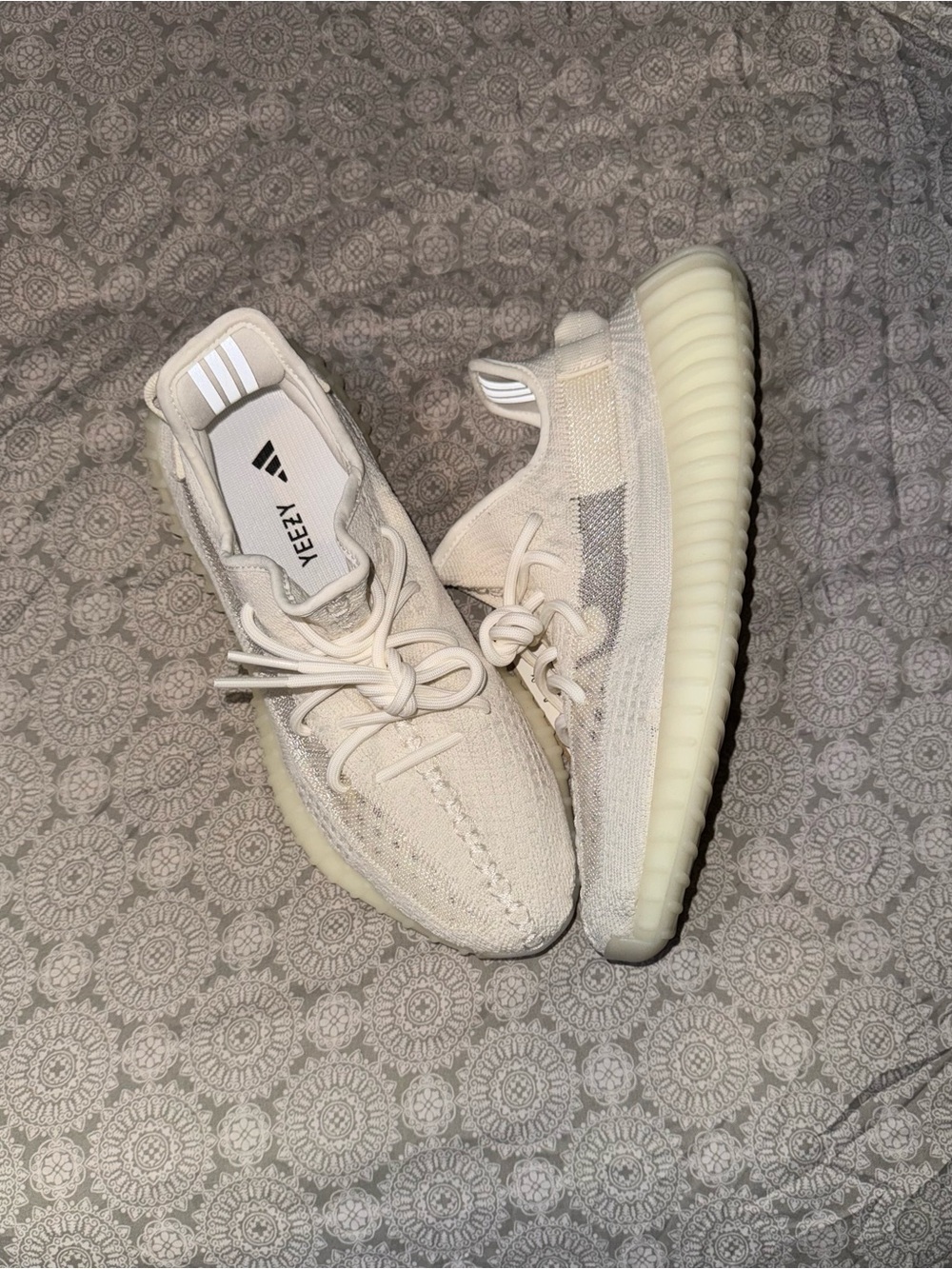 Yeezy Boost 350 V2 Off-White / Cream Sneakers - Picture 9 of 10